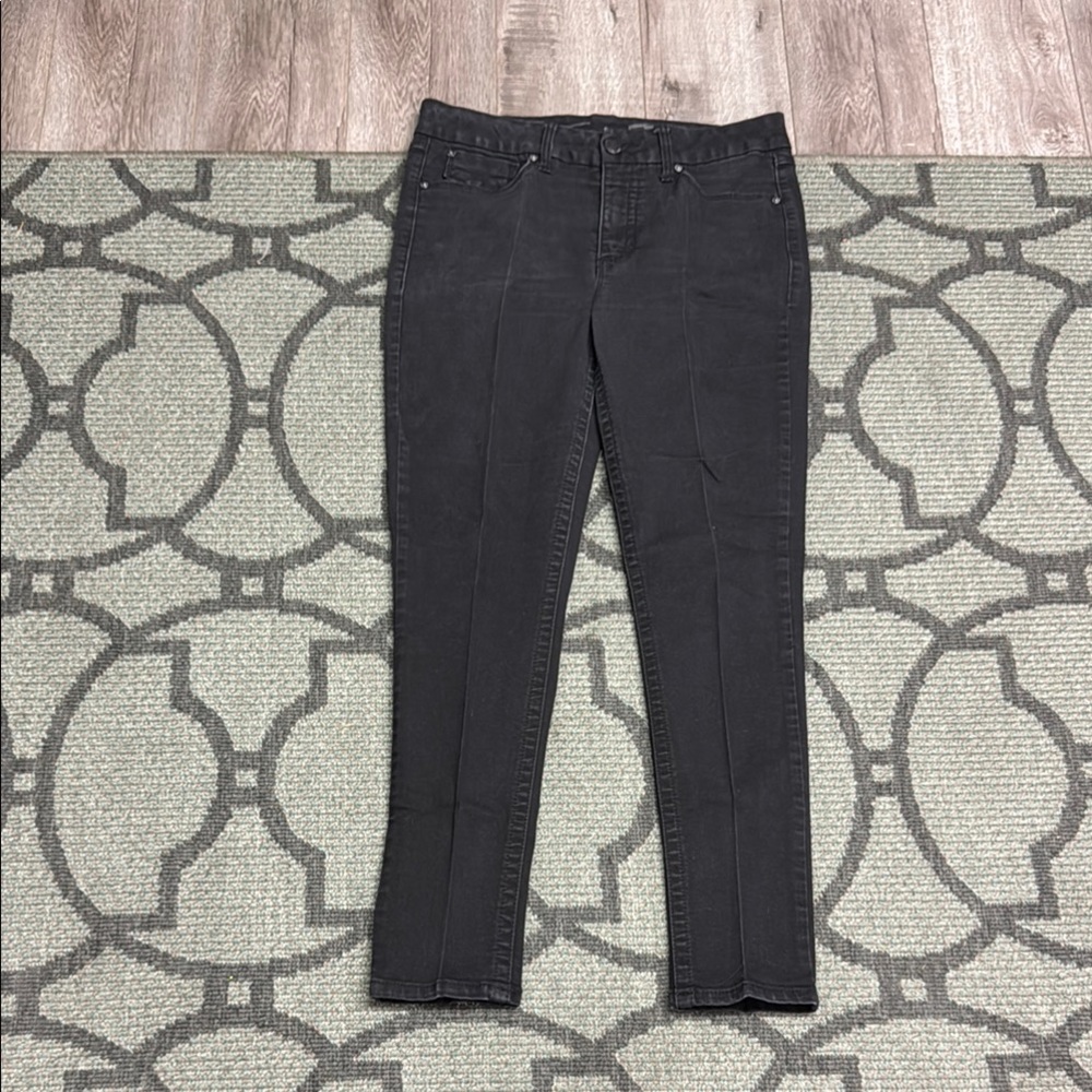 Seven7 Black Skinny Jeans size 12 great condition
